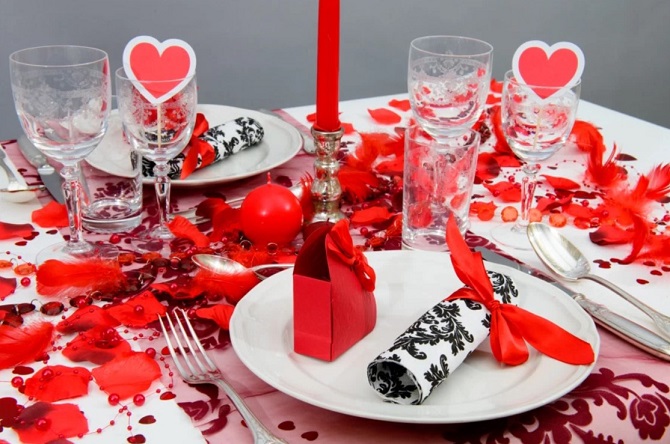 So dekorieren Sie einen Tisch zum Valentinstag: neue Ideen mit Fotos 12
