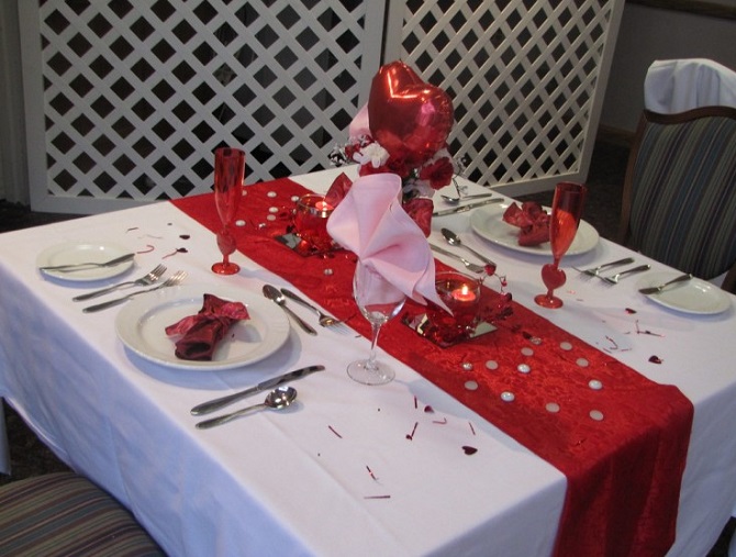 So dekorieren Sie einen Tisch zum Valentinstag: neue Ideen mit Fotos 8