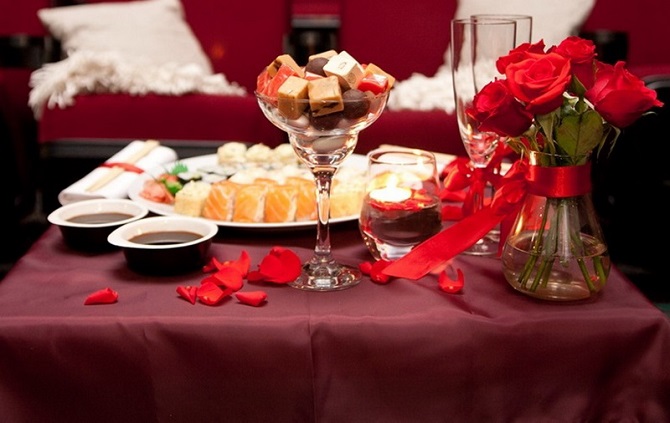So dekorieren Sie einen Tisch zum Valentinstag: neue Ideen mit Fotos 10