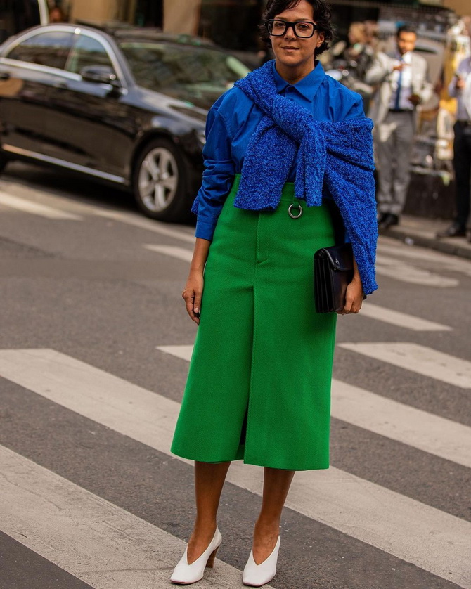 The combination of blue and green in fashionable looks: ideas for all occasions 26