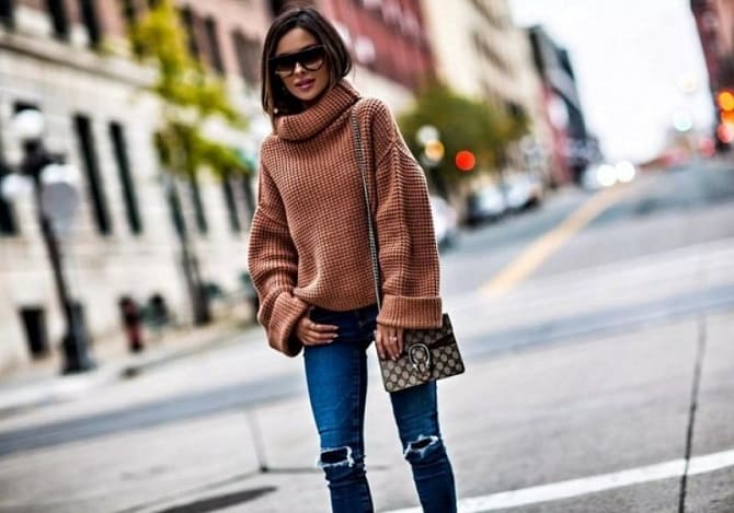 Was man 2024 zu einem übergroßen Pullover trägt: 5 lustige Looks 7