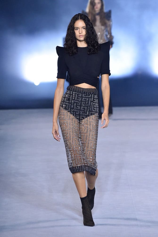 Fashionable transparent skirts for spring 2024: current trends 5