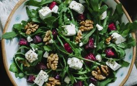 Вкусные салаты с грецкими орехами: простые рецепты