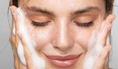 Очищение вечером vs. утром: Как правильно ухаживать за кожей лица в разное время суток