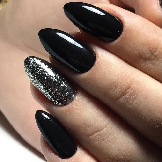 Black manicure is a fashion trend for the spring season 2024 13