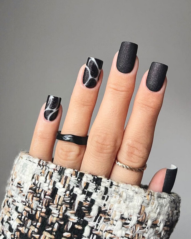 Black manicure is a fashion trend for the spring season 2024 8