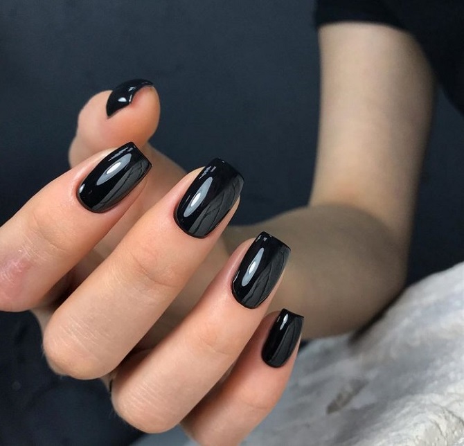 Black manicure is a fashion trend for the spring season 2024 1