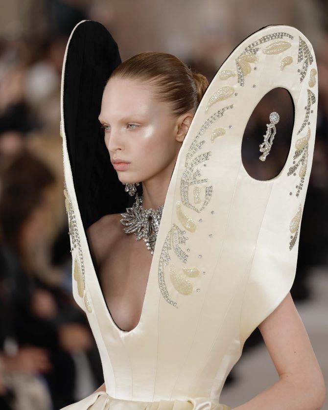The best beauty looks from Haute Couture Spring-Summer 2024 (+ bonus video) 12