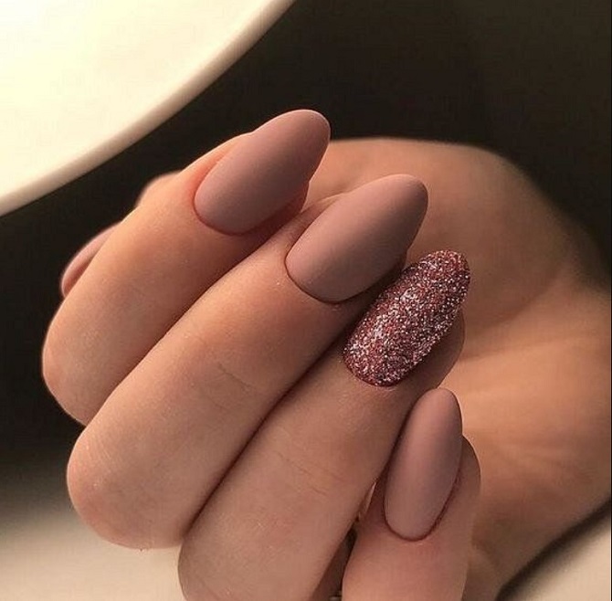 Matte manicure for spring: fashionable ideas 11