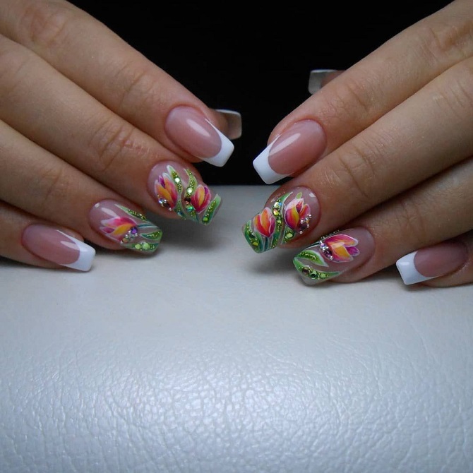 Manicure with tulips on March 8: stylish nail decor ideas 3