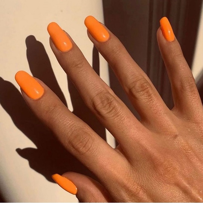 Leuchtend orangefarbene Maniküre: modische Ideen für stilvolles Nageldesign 2