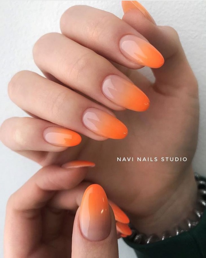 Leuchtend orangefarbene Maniküre: modische Ideen für stilvolles Nageldesign 4