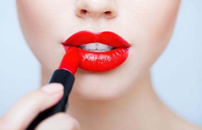 Welche Lippenstifttöne im Frühjahr 2024 in Mode sein werden: aktuelle Trends 1