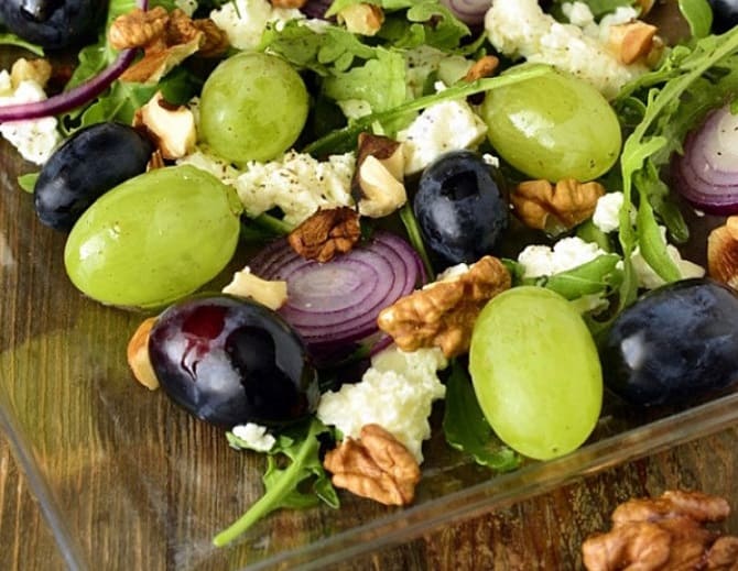 Delicious salads with walnuts: simple recipes 1