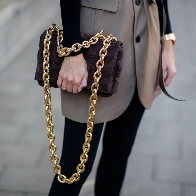 Bags with chains – a fashion trend for the spring 2024 season 8