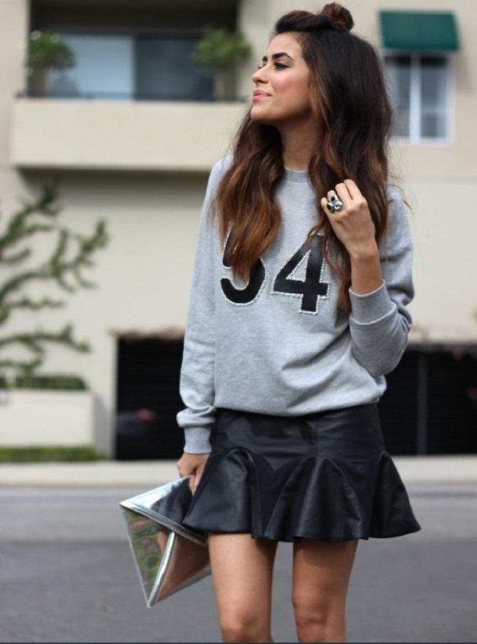 How to wear a sweatshirt with a skirt this spring: fashion ideas 2