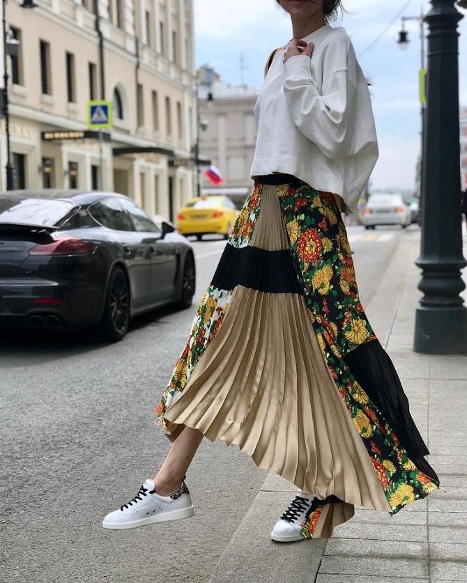 How to wear a sweatshirt with a skirt this spring: fashion ideas 4