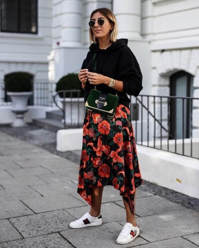 How to wear a sweatshirt with a skirt this spring: fashion ideas 5
