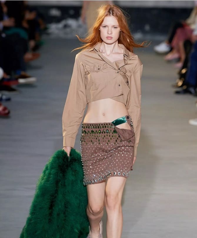 Very low-rise skirts are a fashion trend for spring 2024 7