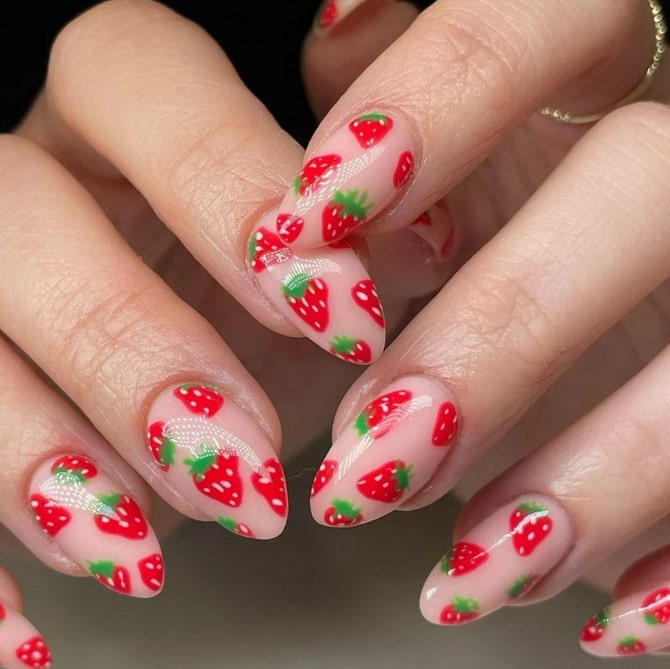 Fruit manicure: a juicy trend on your nails 5