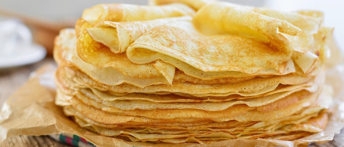Pfannkuchen für Maslenitsa mit Kondensmilch: So bereiten Sie einen köstlichen Leckerbissen für den Urlaub zu