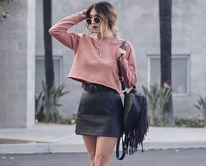 Black mini skirt: fashion trends for spring 2024 1