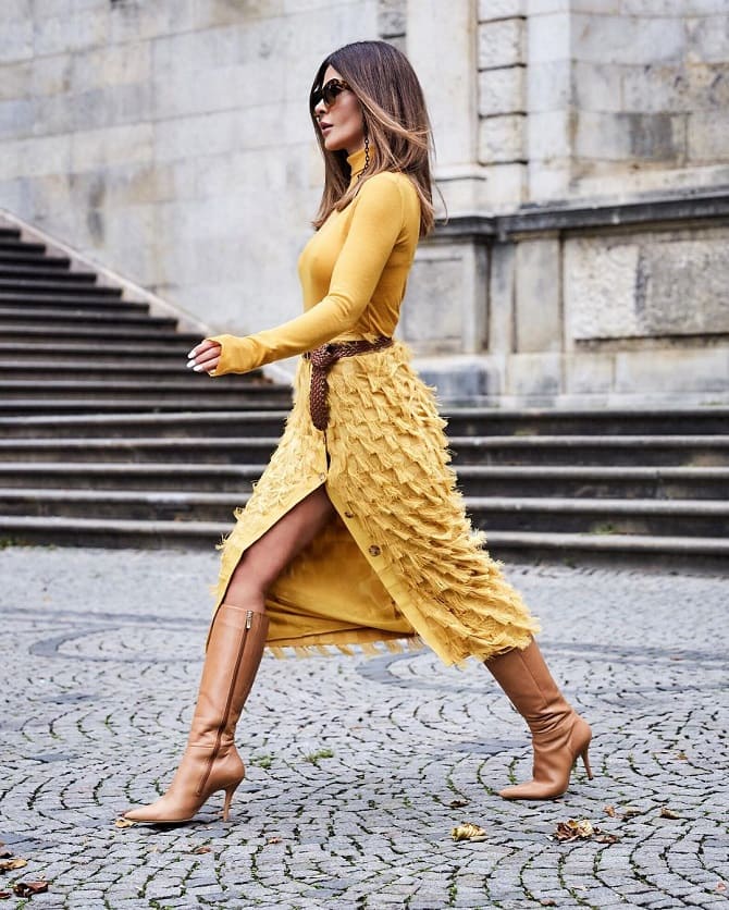 Fashionable yellow dresses spring-summer 2024: stylish models 8