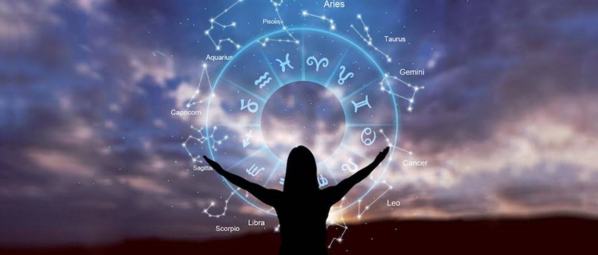 Женский гороскоп на апрель 2024: успех в делах и  любовный интерес