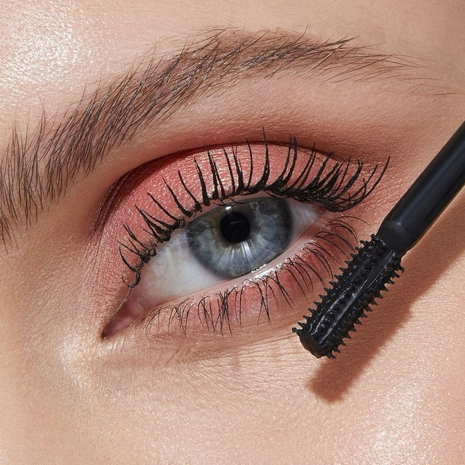 Makeup for sensitive eyes – application tips 1