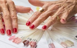 Manicure colors that age the hands of women over 50