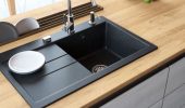 Кухонні мийки та сходи зі штучного каменю: естетика та практичність