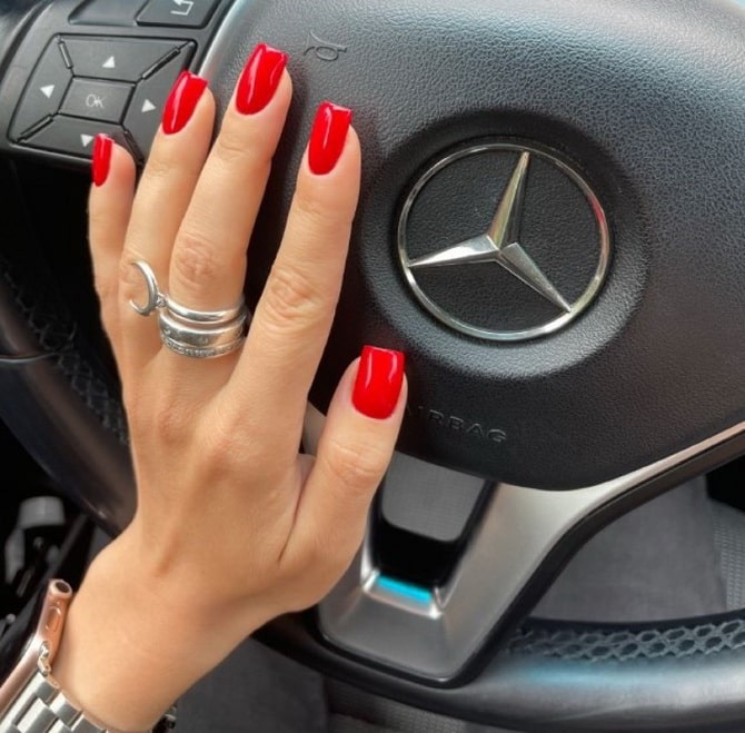 Stylish manicure options that will suit any look 8