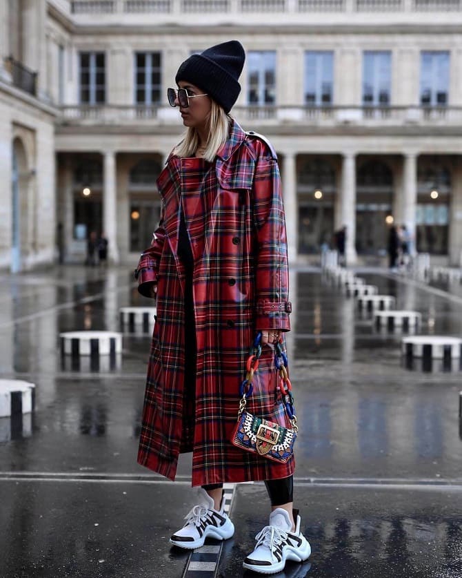 Fashionable checkered coats: current models for warm spring 2