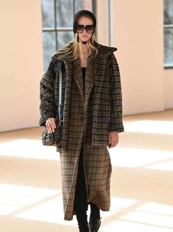 Fashionable checkered coats: current models for warm spring 14