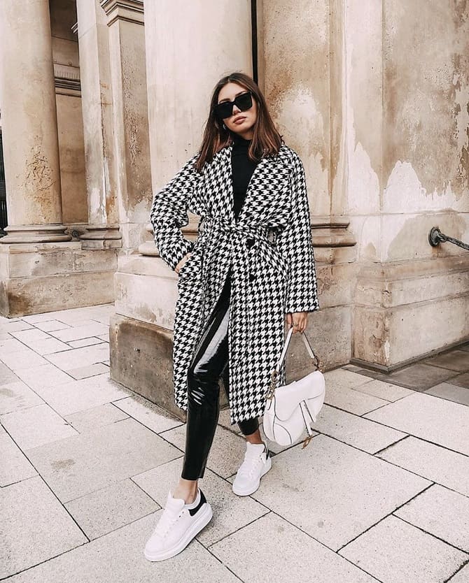 Fashionable checkered coats: current models for warm spring 6