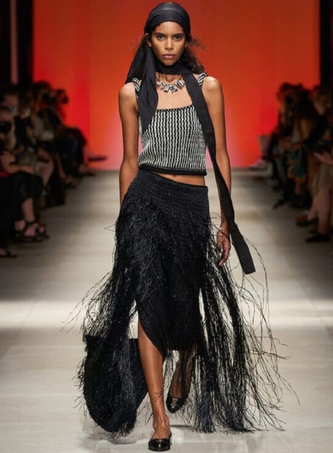 Fashionable skirts with fringe: stylish models for the spring-summer season 2024 2