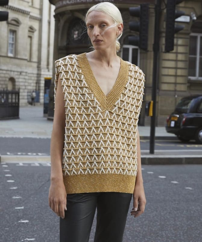 Knitted vest is the hottest trend this spring 12