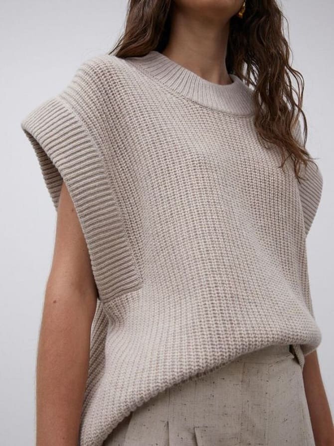Knitted vest is the hottest trend this spring 13