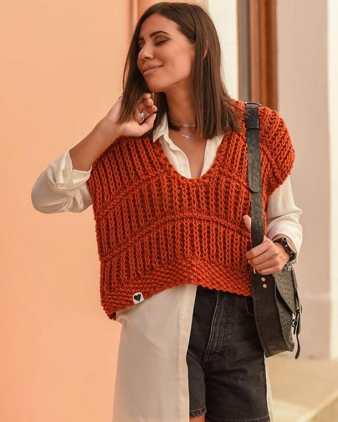 Knitted vest is the hottest trend this spring 6