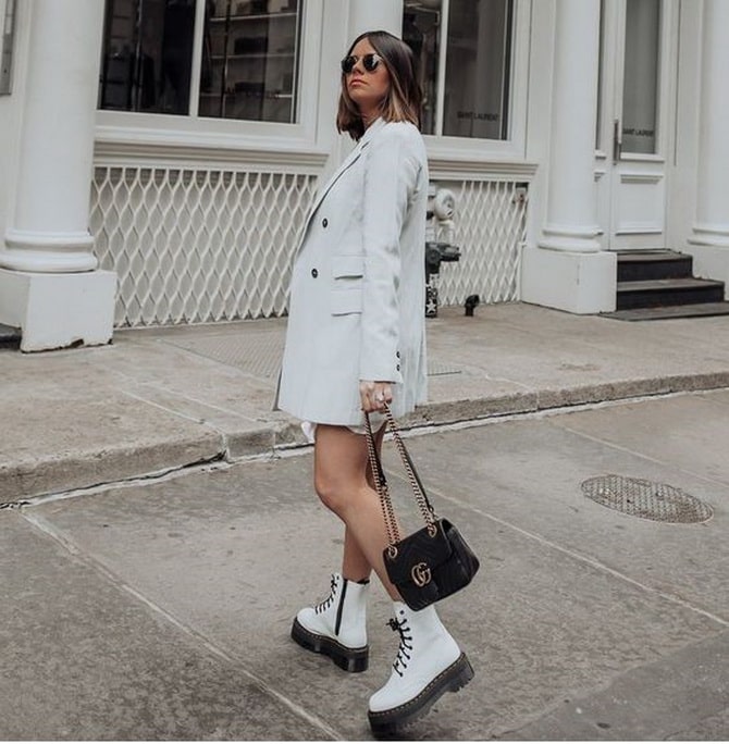 Stilvolle Ideen, was man im Frühling zu weißen Stiefeln tragen kann 14