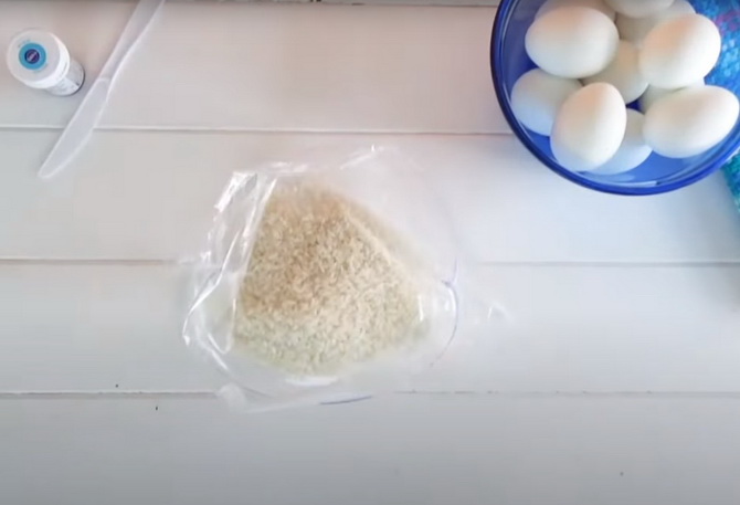 Eier für Ostern mit Reis und Lebensmittelfarbe färben (+ Bonusvideo) 3
