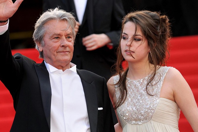 Alain Delon will no longer be able to manage his property 2