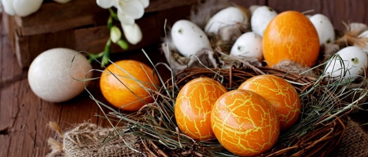 Декор великодніх яєць за допомогою воску: простий покроковий майстер-клас