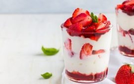 Trifle with strawberries: a recipe for an amazing dessert