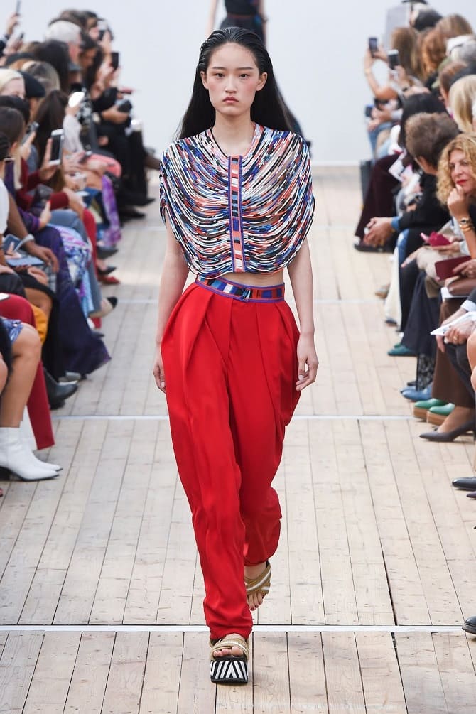How to wear red pants this summer: fashionable looks 2