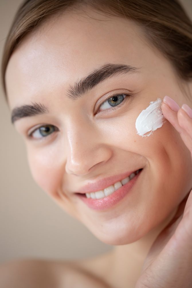 How to properly use retinol in facial skin care 2