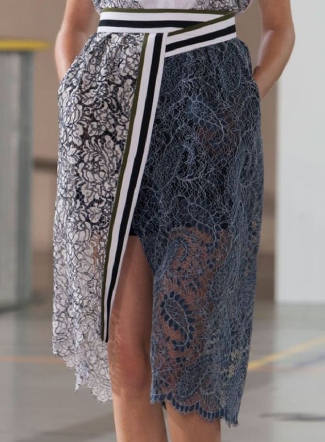 Lace skirt is a fashion trend this summer 12
