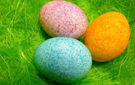 Як пофарбувати крашанки на Великдень за допомогою рису та харчових барвників (+бонус-відео)
