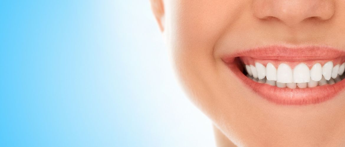 Укрепляем зубы: 5 незаменимых витаминов для крепости и сияющей улыбки