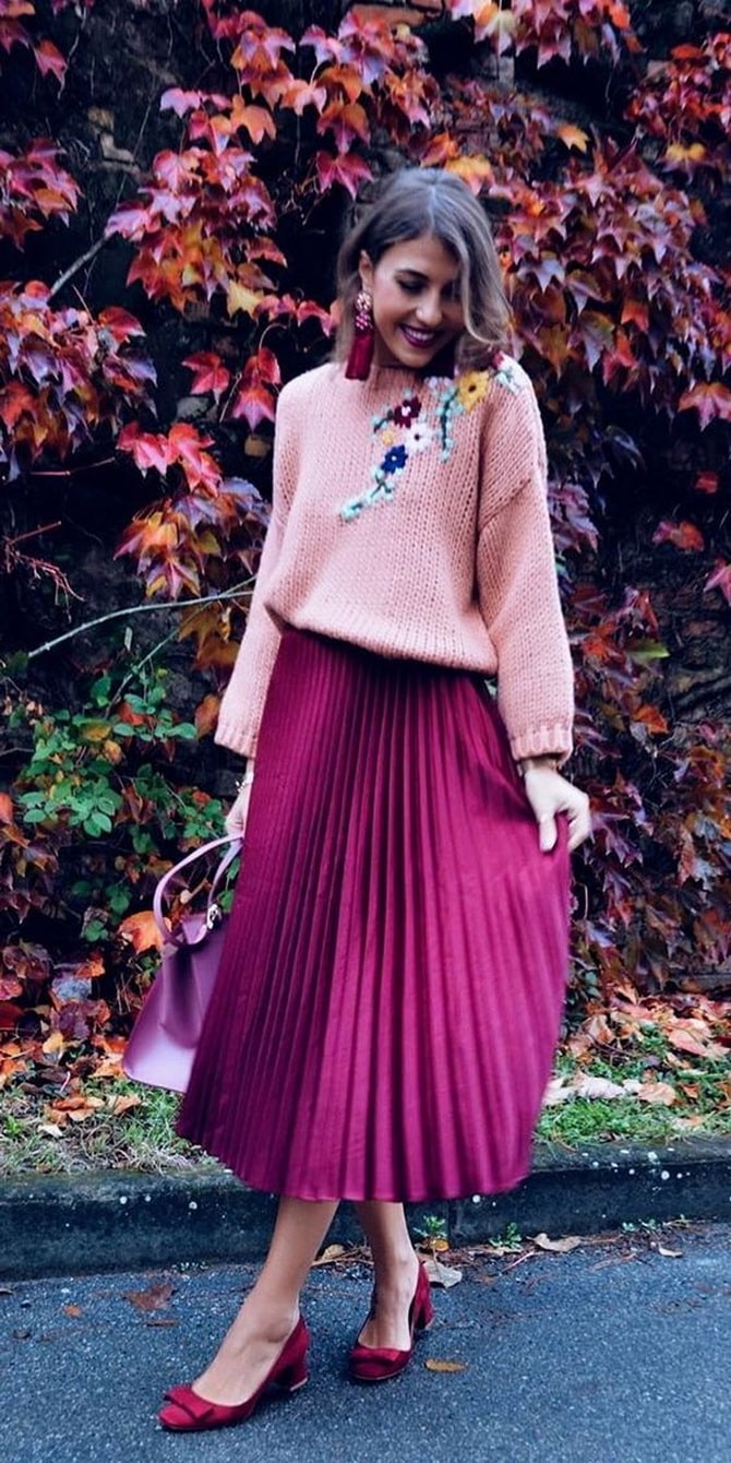 How to wear an oversized sweater with skirts: choosing the style of the skirt 5
